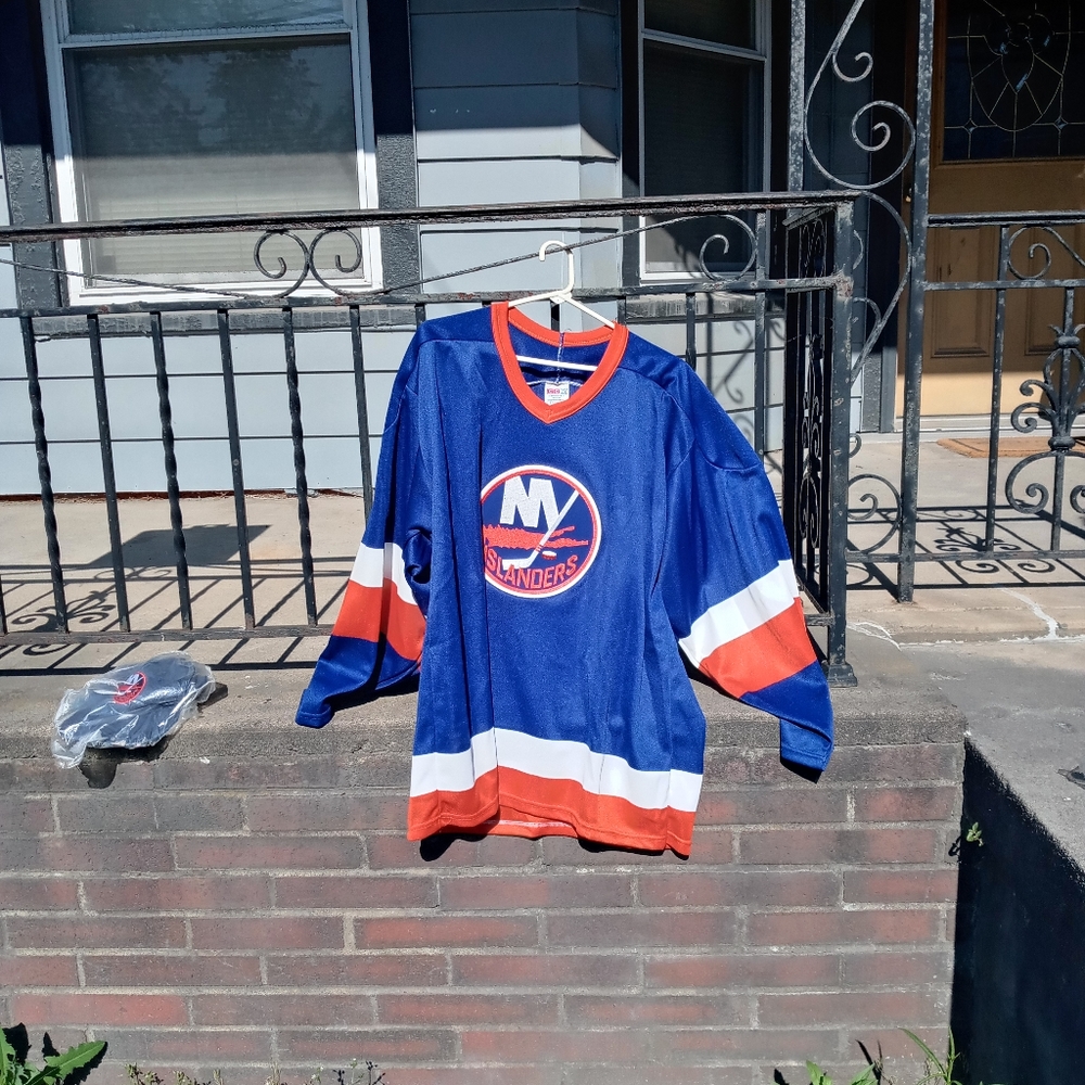 Islander jersey. Mens LG